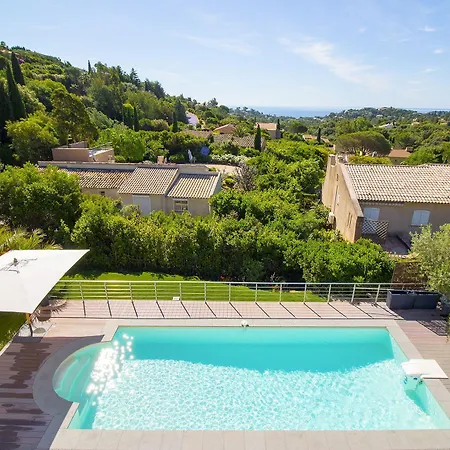 Louancelie Bed & Breakfast 4*