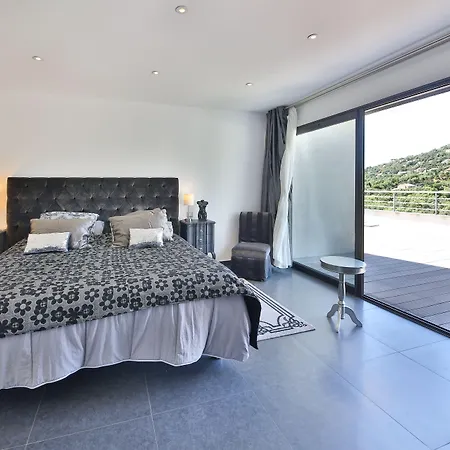 Oda ve Kahvaltı Louancelie