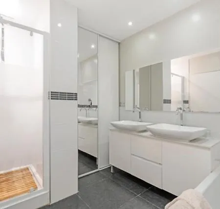 Louancelie Oda ve Kahvaltı