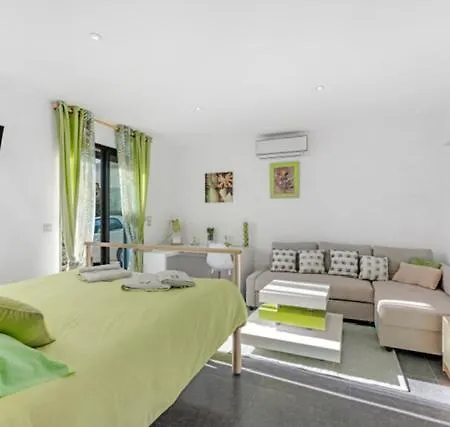 Louancelie Oda ve Kahvaltı