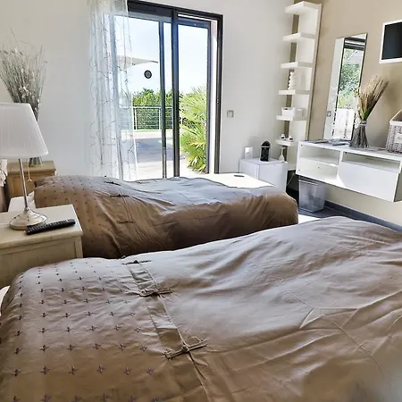 Bed & Breakfast Louancelie 3*