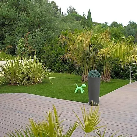 Louancelie Bed & Breakfast 4*
